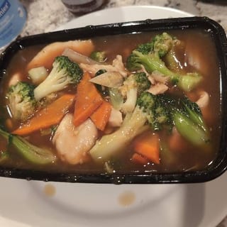 Chicken Pan Fried Egg Noodles (Saucey) 鸡两面黄