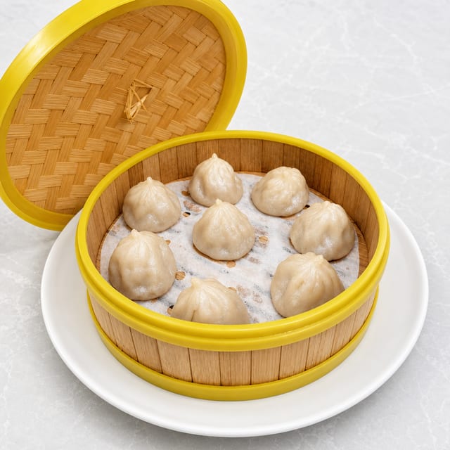 Pork & Crabmeat Soup Dumplings (8) 小笼包 (螃蟹).