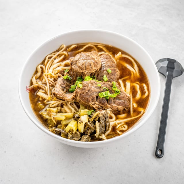 Taiwanese Beef Noodle Soup 台式牛肉面.