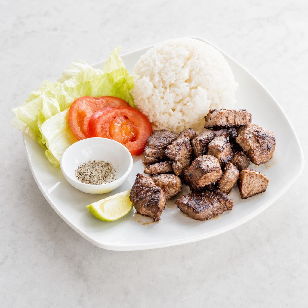 Vietnamese Shaking Beef Over Rice 越式牛肉粒饭.