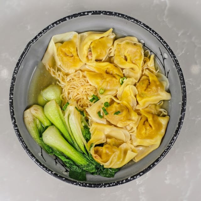 Hong Kong Wonton Noodle Soup 港式云吞面.