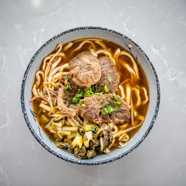 Taiwanese Beef Noodle Soup 台式牛肉面.