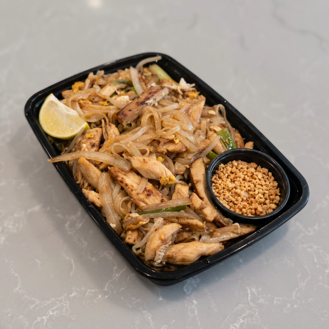 Chicken Pad Thai 泰式炒河鸡粉.