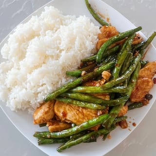 (S) (Chicken/Beef/Shrimp/Pork/Tofu) String Beans Over Rice (Spicy) 四季豆饭